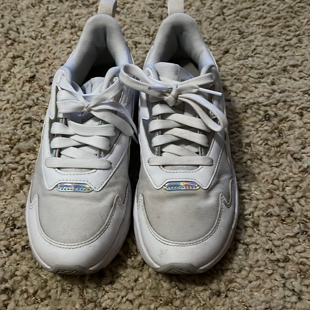 Puma tennis shoes size 7